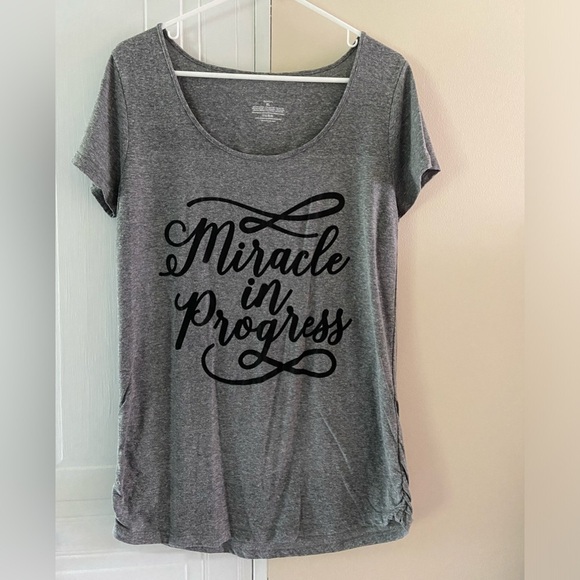 KT Maternity womens gray short sleeve knit top XL 'Miracle In Progress' printing - Picture 1 of 5